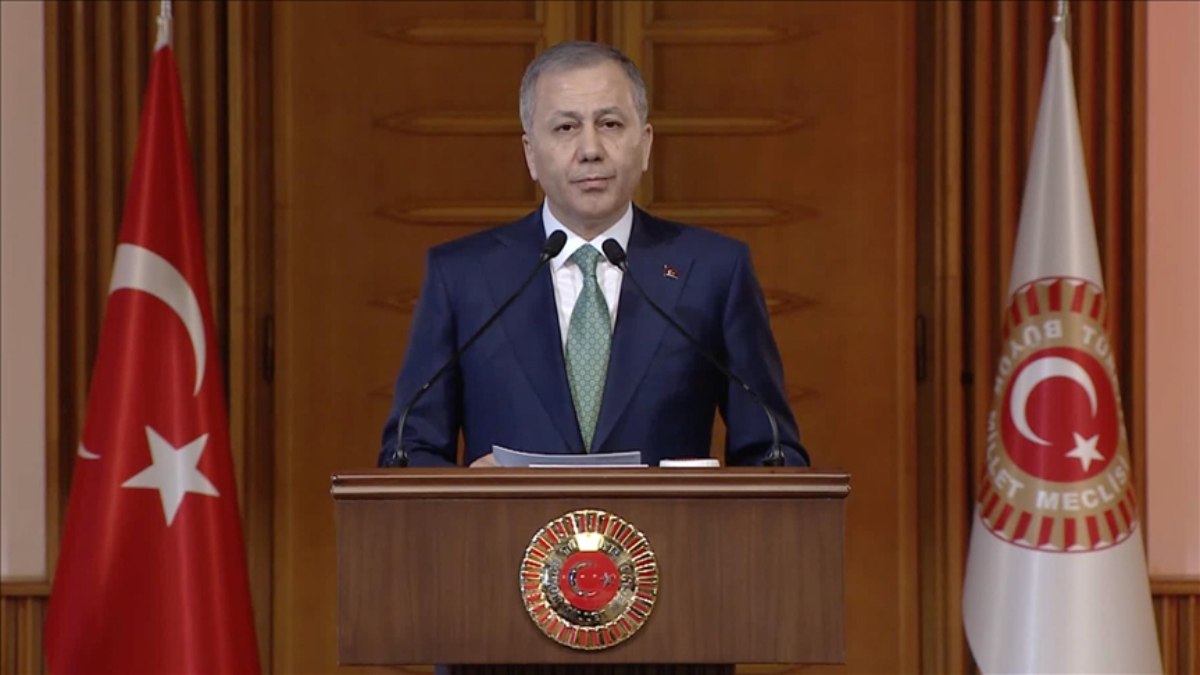 İçişleri Bakanı Yerlikaya: Valilerimizi, emniyet müdürlerimizi tebrik ediyorum