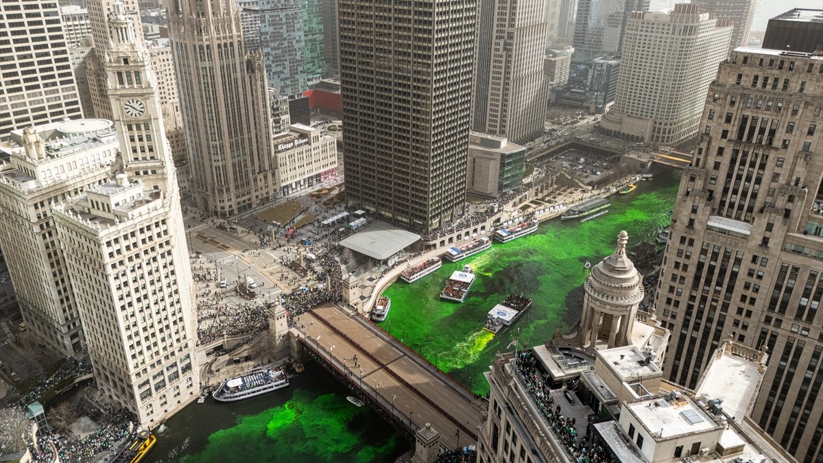 ABD’de Aziz Patrick Günü kutlamaları: Chicago nehri yeşile boyandı