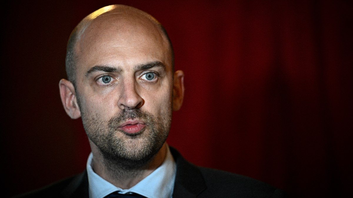 Fransa Dışişleri Bakanı Barrot, PKK/YPG elebaşı Mazlum Abdi ile görüşmek için IKBY’ye gitti